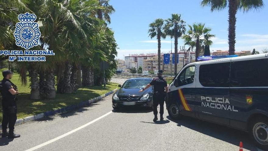 Detienen en Marbella a tres hombres por tráfico de drogas en la calle