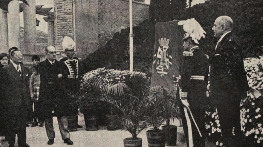 Momento de la inauguración del monumento en 1972.