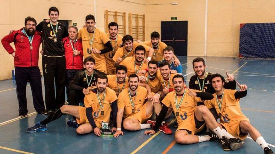 La UCO reina con su equipo de balonmano masculino