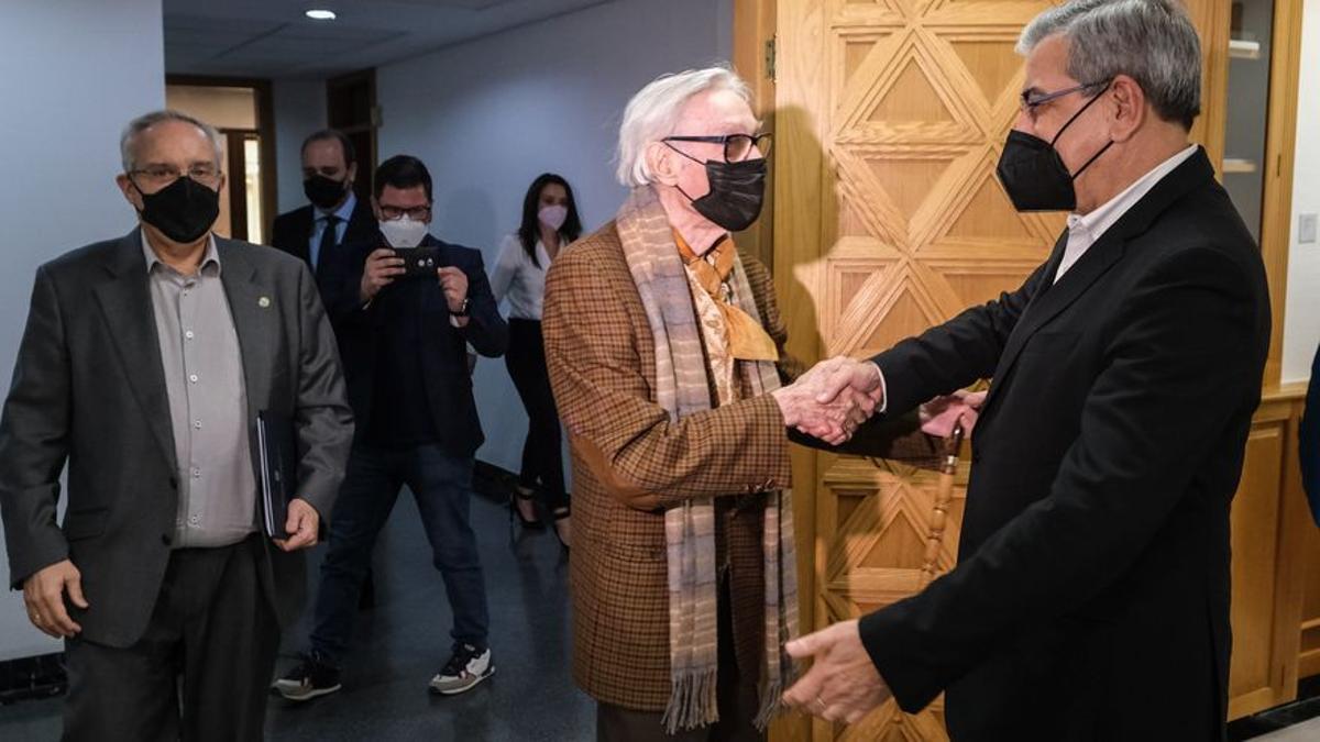 El Gobierno de Canarias adquiere 26 cuadros de Pepe Dámaso