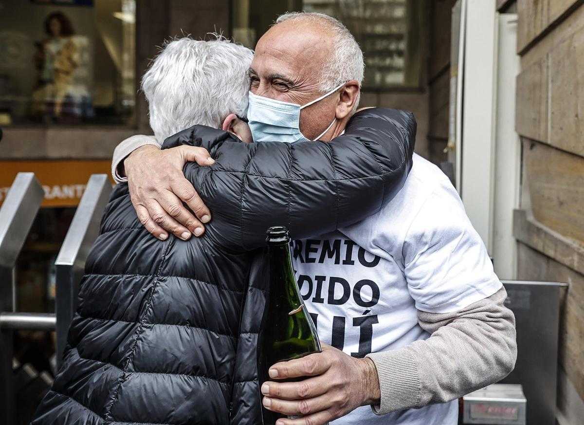 19517 premio de la Lotería de Navidad, imágenes de los premiados