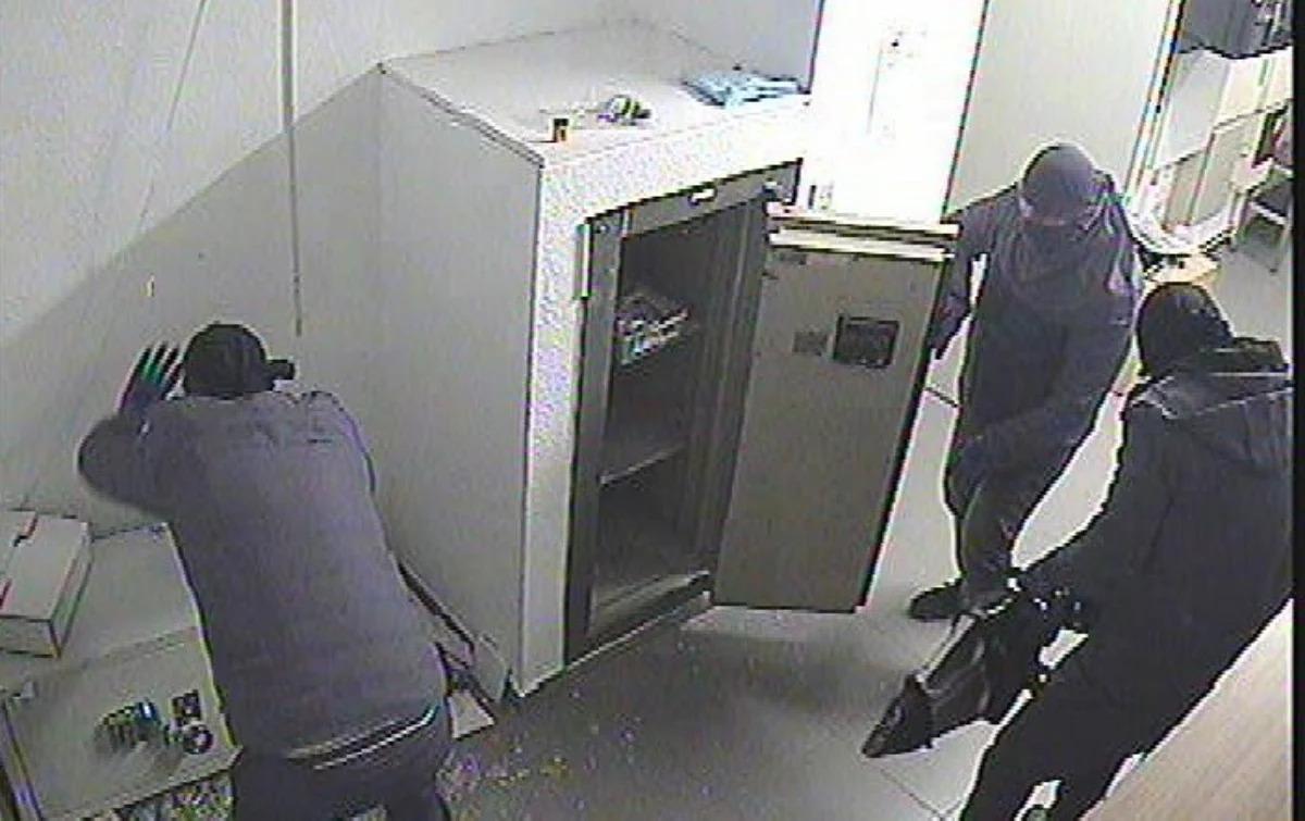 Cae una banda especializada en arrancar cajas fuertes.