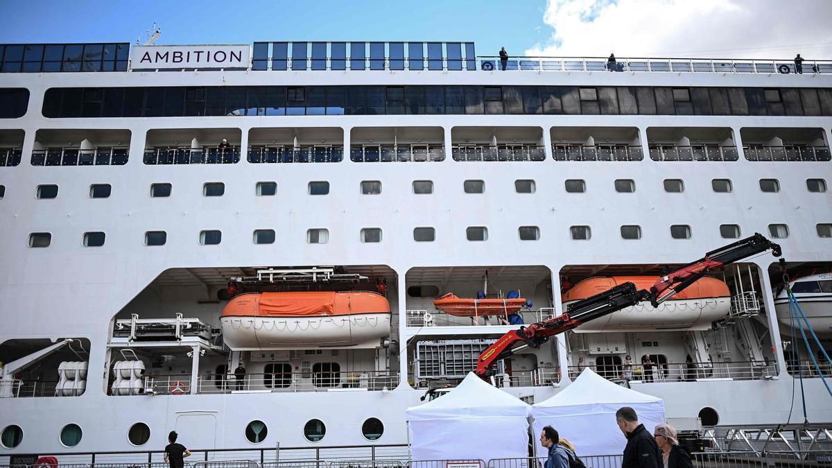 El buque Ambition, atracado en el puerto de Burdeos.