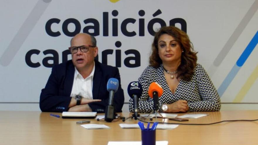 Los consejeros José Miguel Barragán y Cristina Valido, ayer.