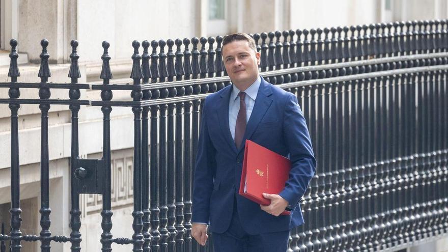 El exministro británico de Sanidad dice que se presentará a la contienda por el liderazgo laborista
