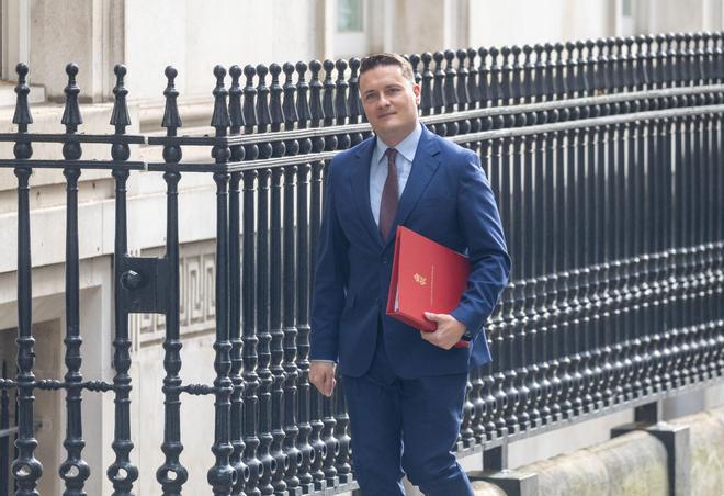 El exministro de Sanidad dice que se presentará a la contienda por el liderazgo laborista