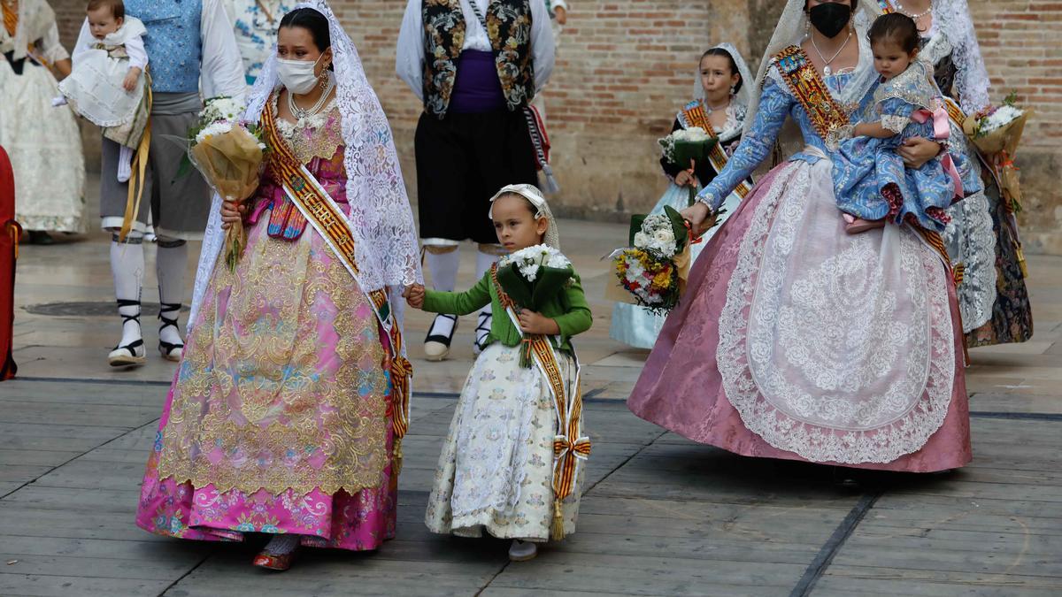 Búscate en el segundo día de Ofrenda por la calle del Mar (entre las 18.00 y las 19.00 horas).