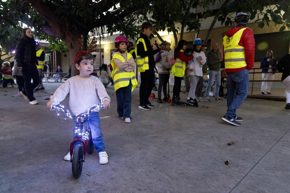 El "Bicillum" toma las calles de Elche una nueva Navidad El "Bicillum" toma las calles de Elche una nueva Navidad