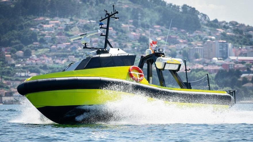 El &quot;USV Vendaval&quot; durante las primeras pruebas de Aister en la Ría de Vigo. // Aister