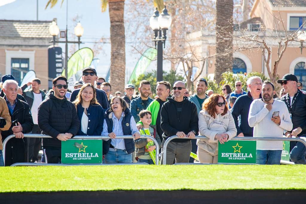 Vuelta Ciclista a Murcia: imágenes de la salida en Jumilla