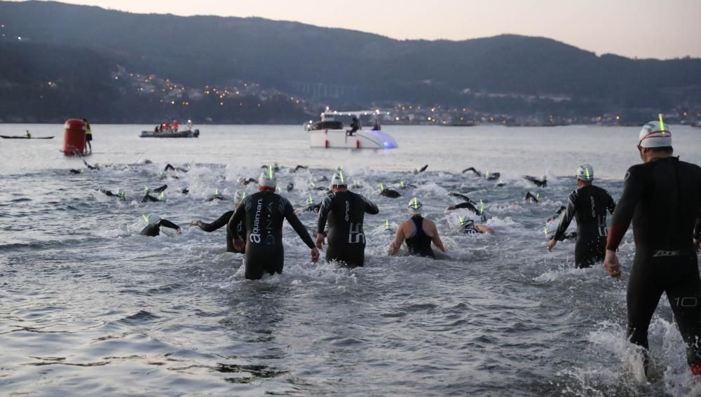 Los nadadores del Ponteareas y Rías Baixas lograron la victoria en la novedosa prueba