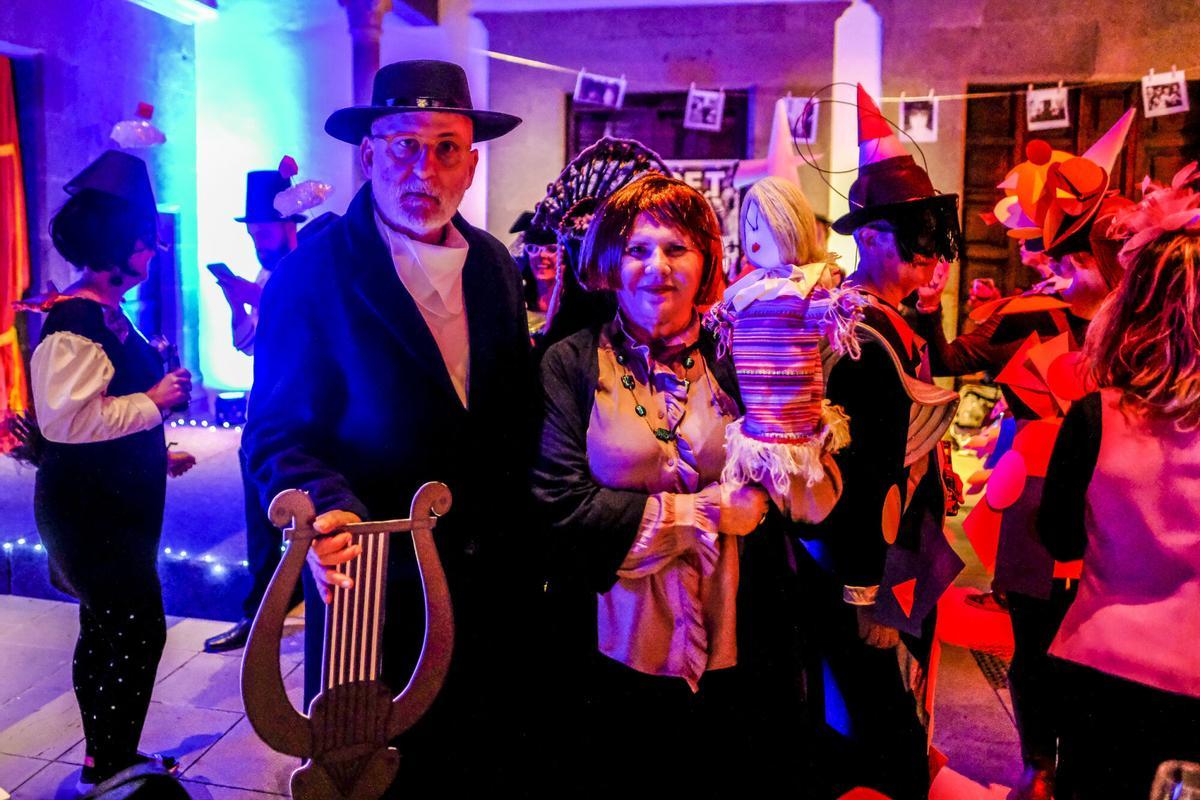 Fiesta de ‘CAAMnaval’:  el dadaísmo