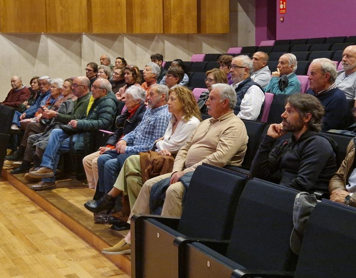 Público durante la charla en el Auditorio de Siero.