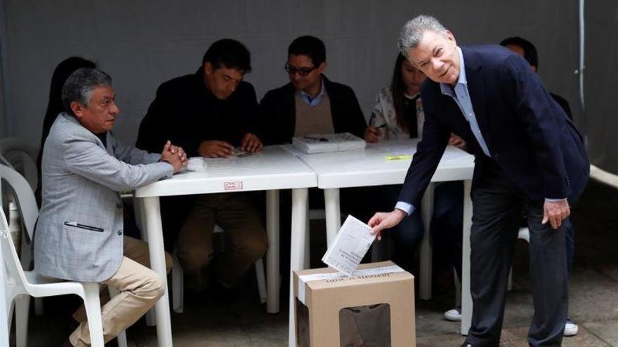 Colombia decide su futuro entre dos candidatos en las antípodas