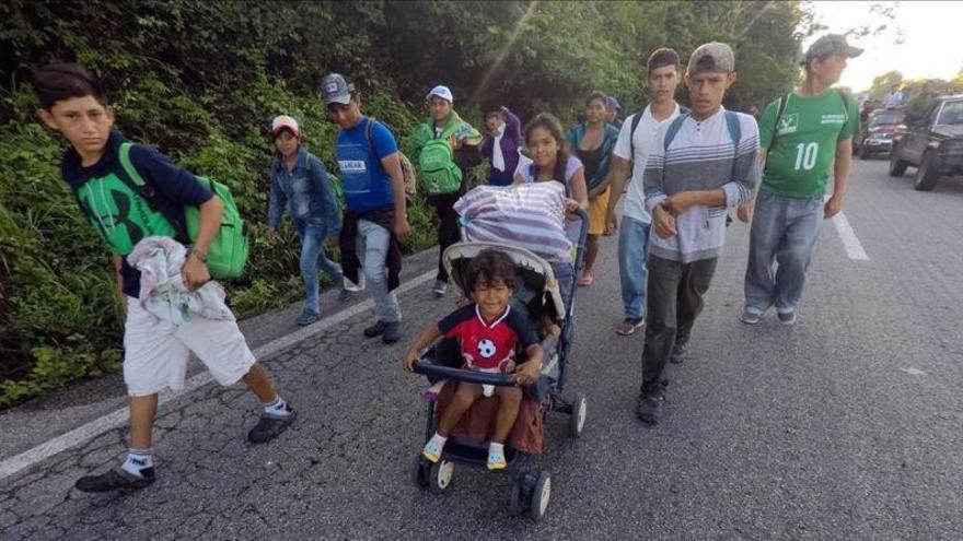 La caravana de migrantes exige a la ONU autobuses llegar a EE.UU