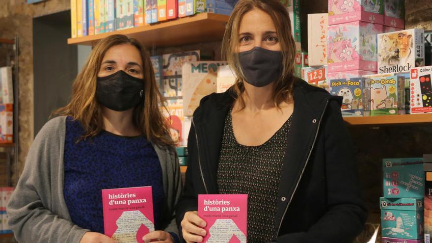 L&#039;Eva Gasull i la Maite Marcó amb el llibre &#039;Històries d&#039;una panxa&#039;