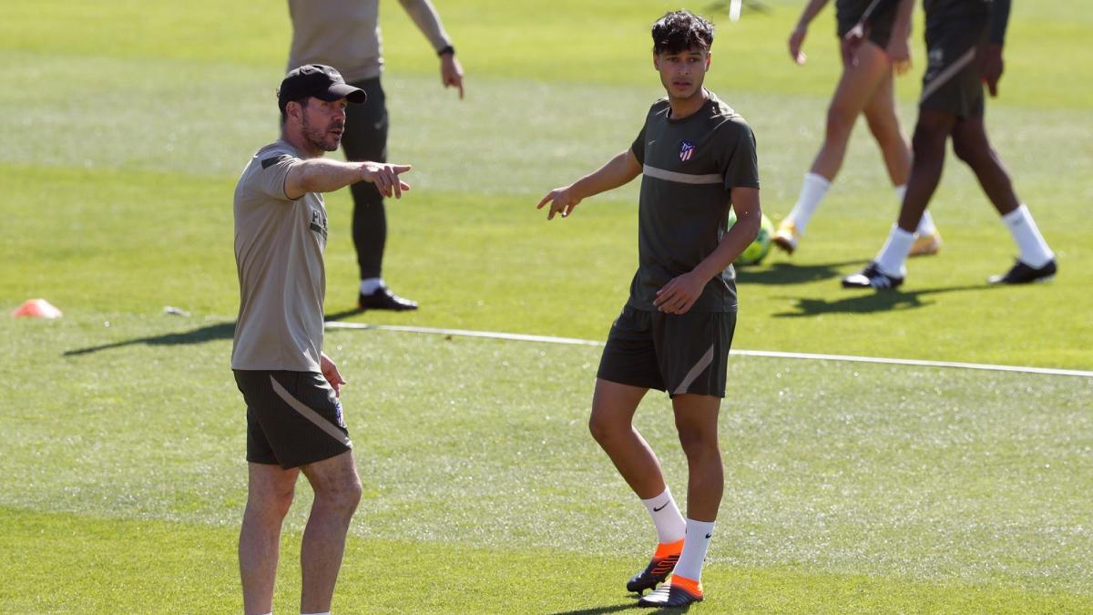 Simeone ultima la preparación para el Camp Nou con todos disponibles