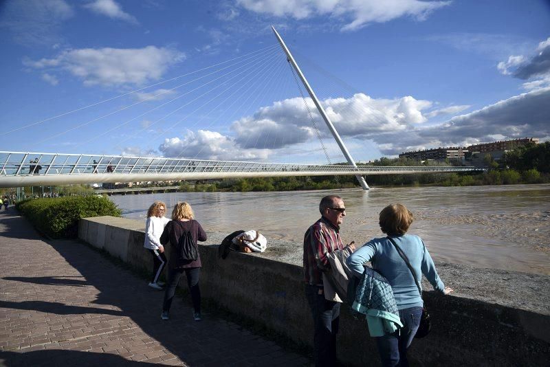 La crecida del Ebro se acerca a Zaragoza