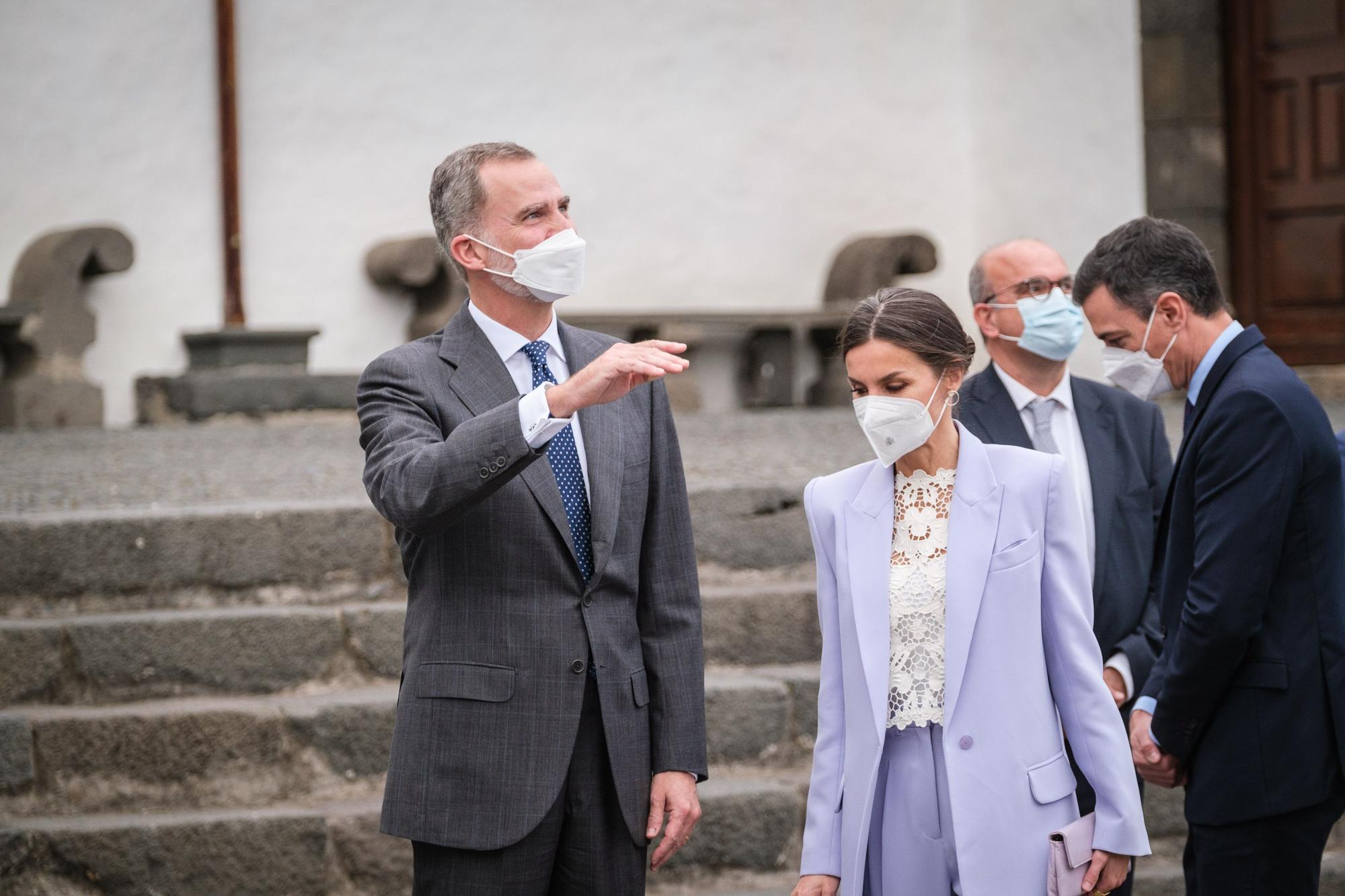 Visita del Rey y los presidentes de las comunidades a La Palma al acto de homenaje a los palmeros