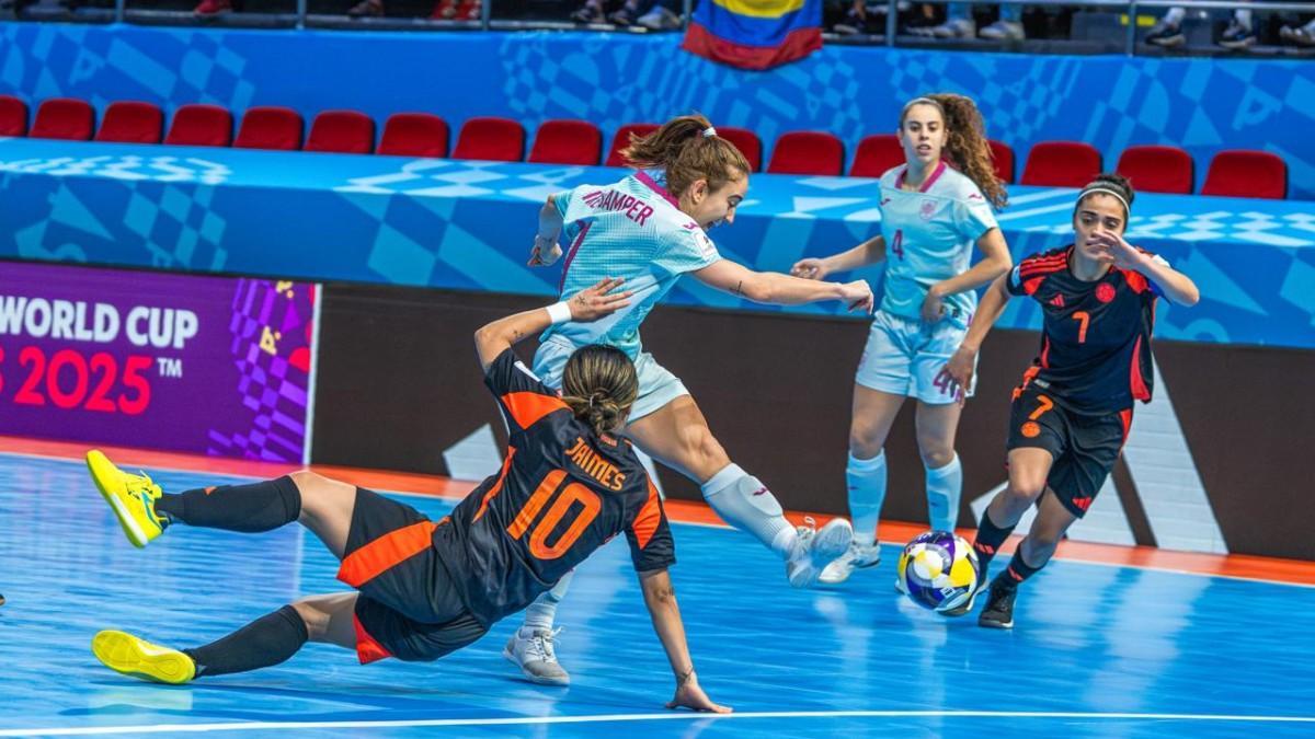 Irene Samper, en la acción del segundo gol
