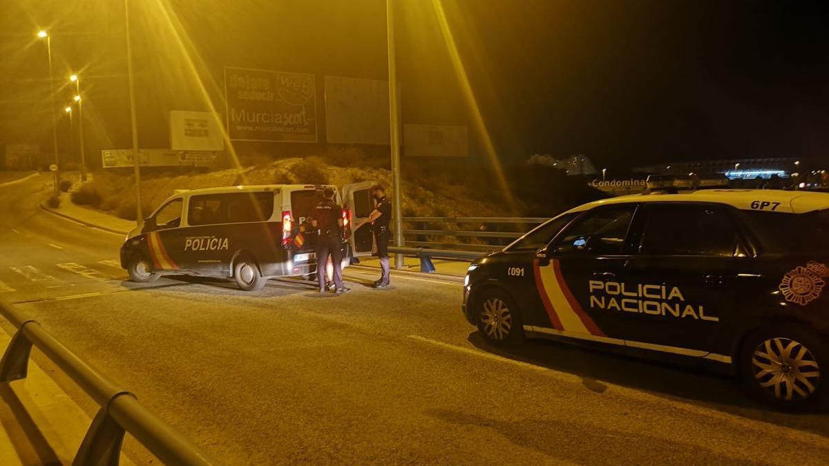 La Policía Nacional evita que un joven se lance desde un puente de la autovía en Murcia