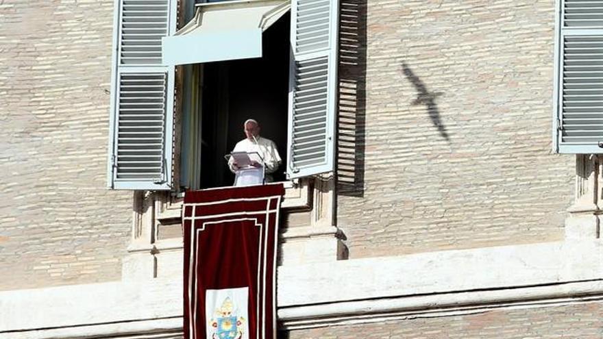 El Papa pide a los europeos que venzan el miedo a los refugiados