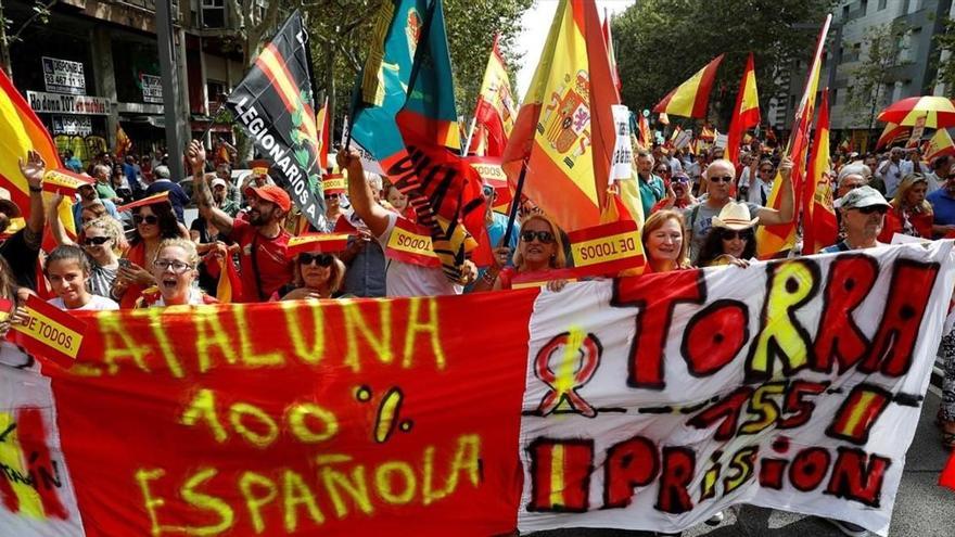 Unas 2.000 personas se manifiestan por la unidad de España en Barcelona