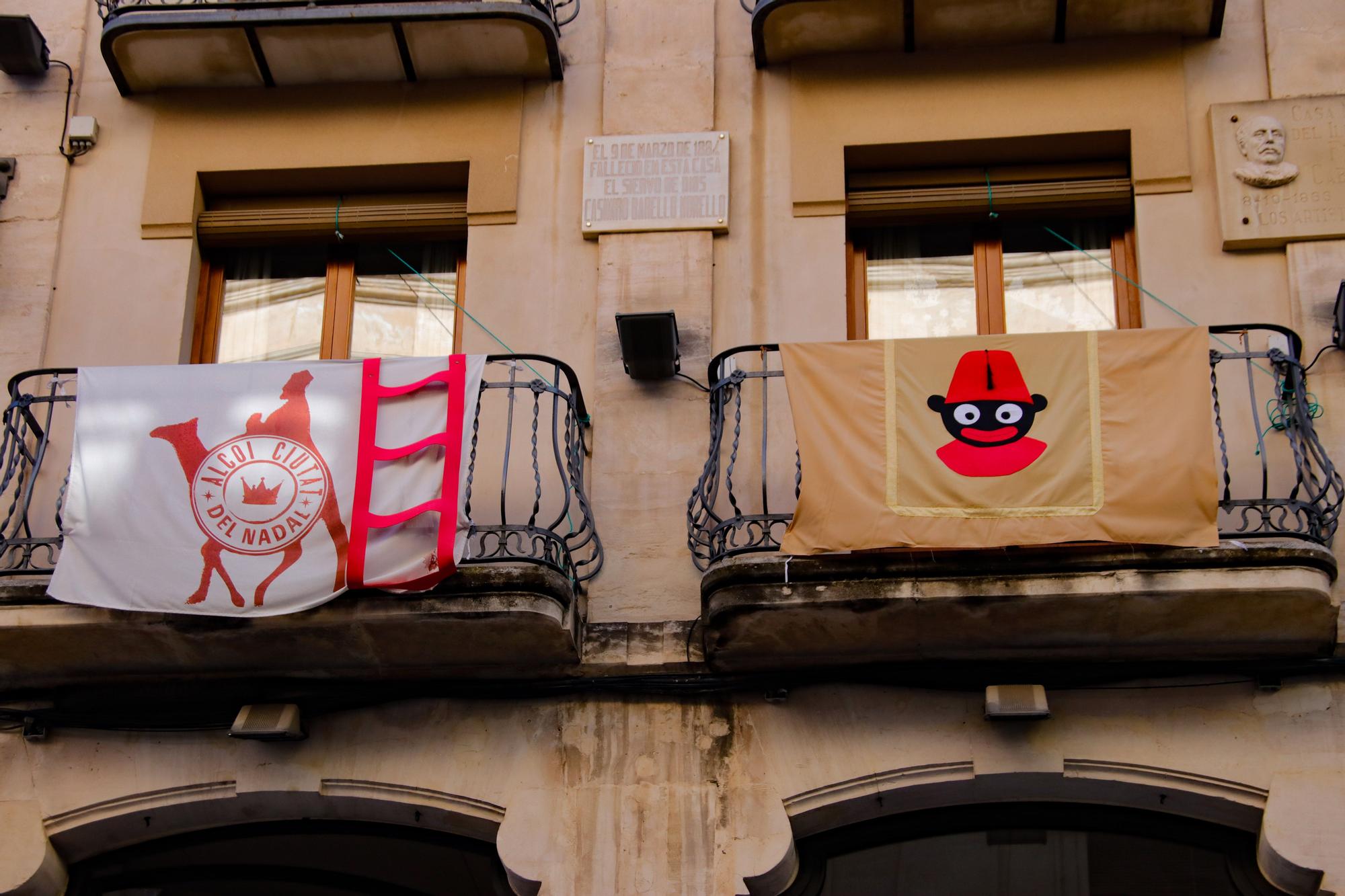 La Navidad se cuela por los balcones de Alcoy