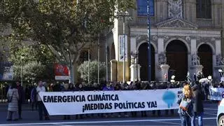 Movilización en Zaragoza ante la Cumbre del Clima COP28: "El planeta está que arde"