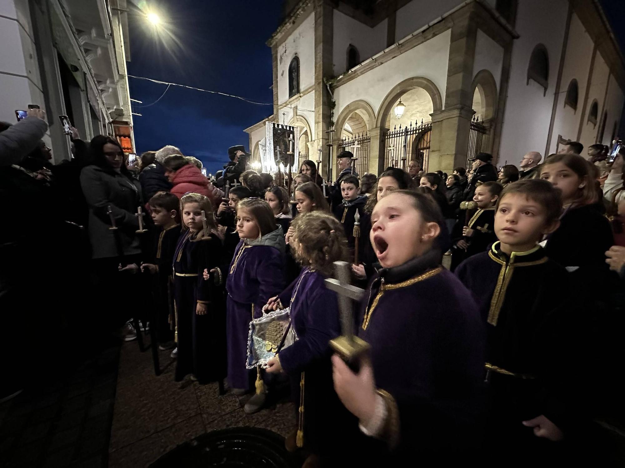 EN IMÁGENES | La envolvente procesión del Nazareno en Luarca