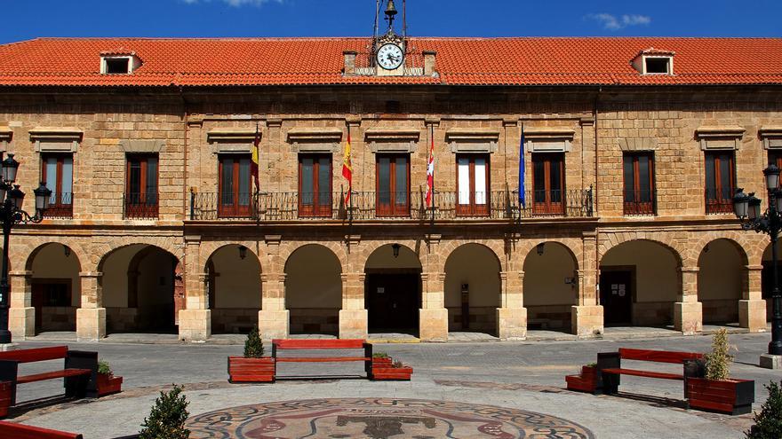 La Plaza Mayor de Benavente se abre permanentemente al tráfico los fines de semana