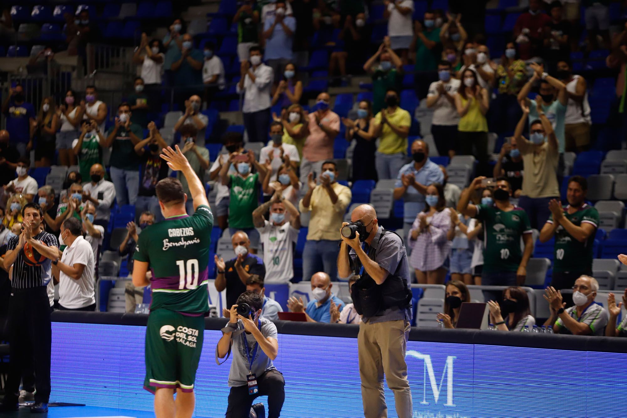 Carlos Cabezas juega su último partido con el Unicaja en el Carpena