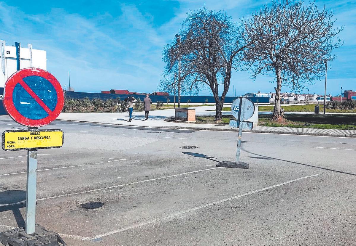 Entorno habilitado para carga y descarga junto a Naval.