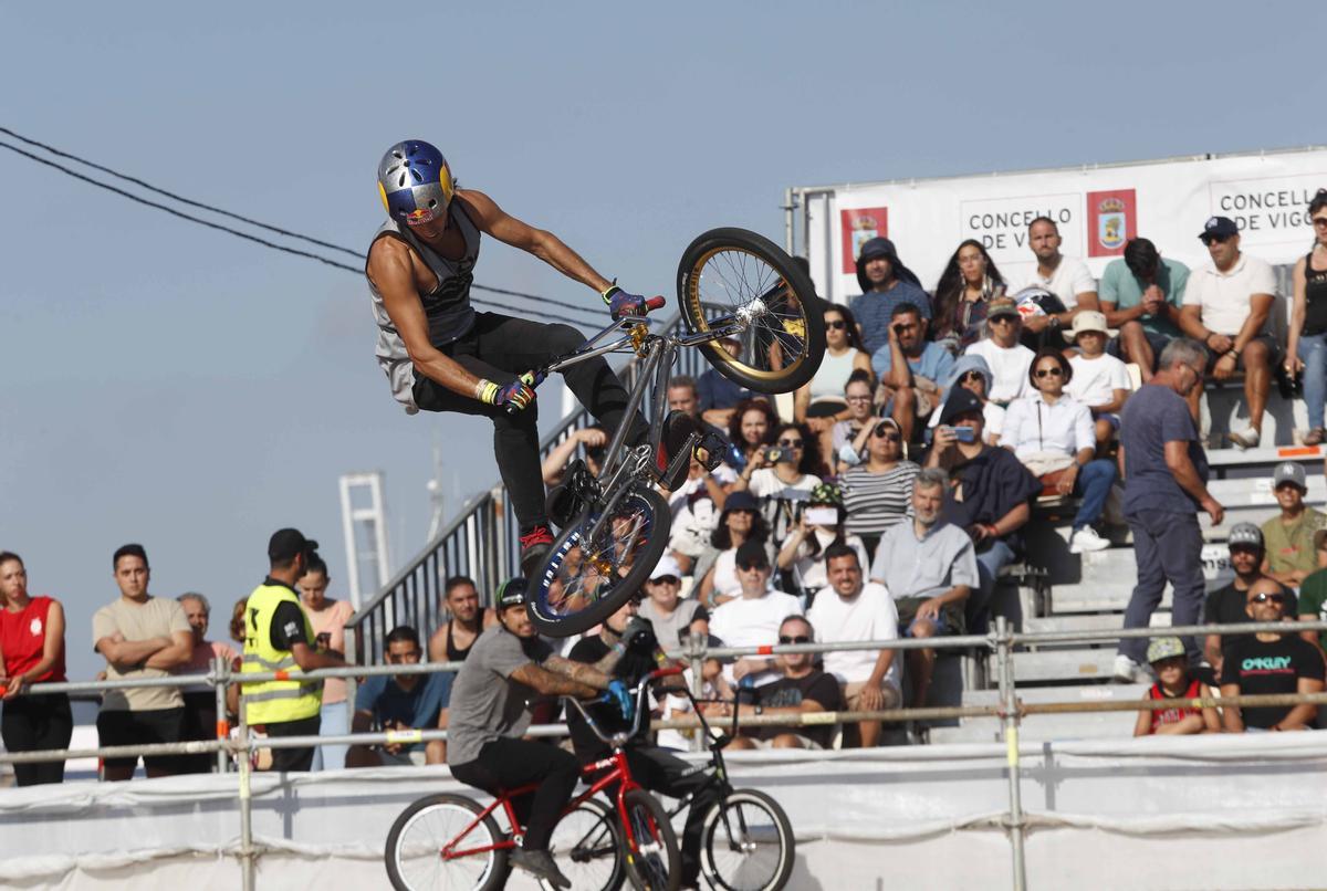 Saltos y acrobacias sobre dos ruedas: así ha sido el sábado en O Marisquiño Saltos y acrobacias sobre dos ruedas: así ha sido el sábado en O Marisquiño