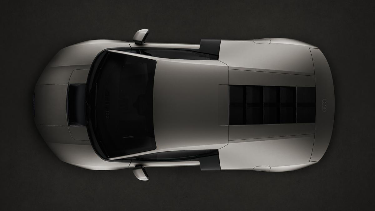 Equipa un sistema híbrido de alto rendimiento con motor V8 biturbo y tres motores eléctricos, sumando 1.001 CV y una arquitectura de cuatro motores para máxima entrega de potencia.