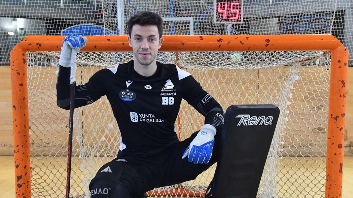 Martí Serra, portero del Deportivo Liceo, ayer en el Palacio de los Deportes de Riazor. |  // VÍCTOR ECHAVE