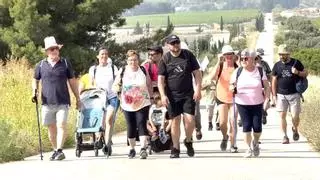Una marcha de cerca de doscientas personas pide la reapertura de la estación de tren de Calasparra