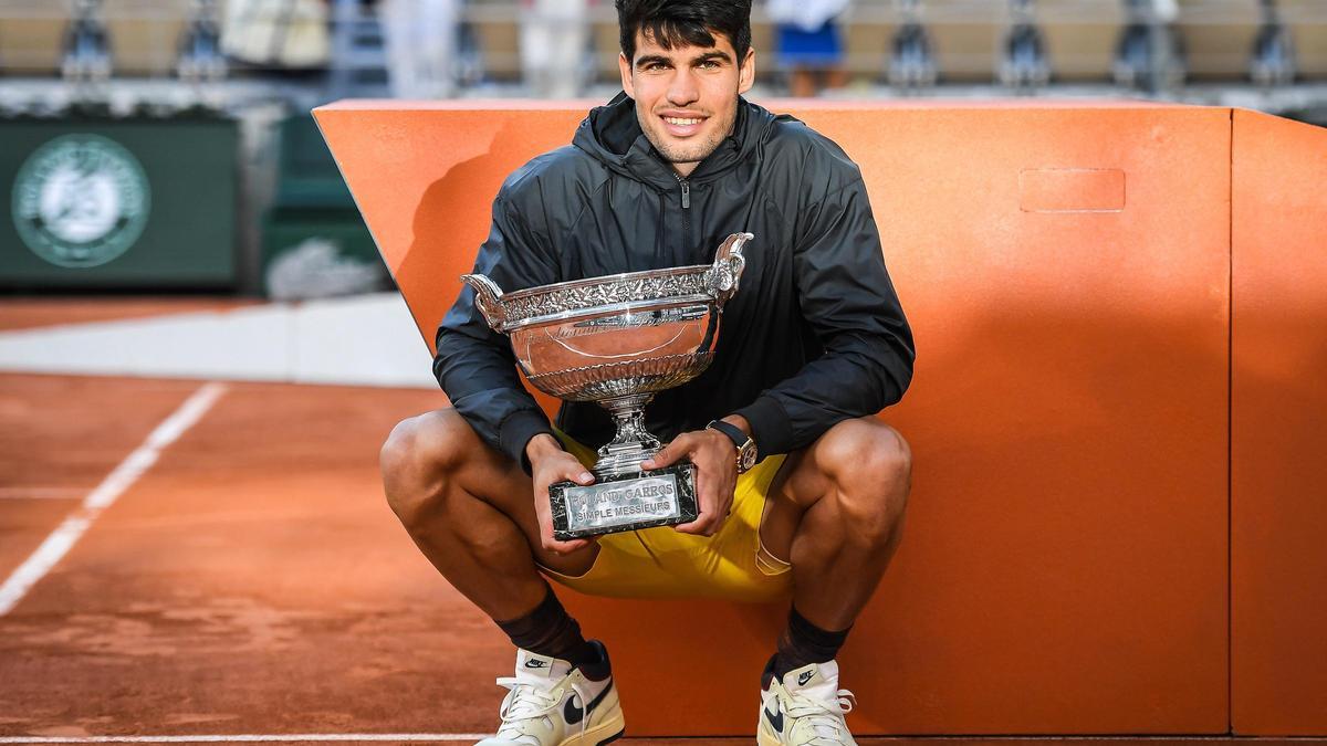 Carlos Alcaraz celebra su victoria en Roland Garros