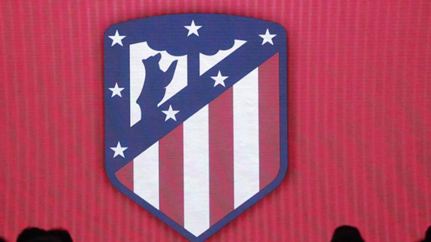 El Atlético de Madrid estrenará el nuevo escudo la próxima temporada.