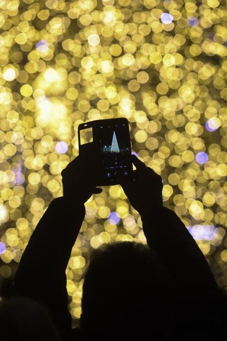 Avilés enciende sus luces de Navidad.