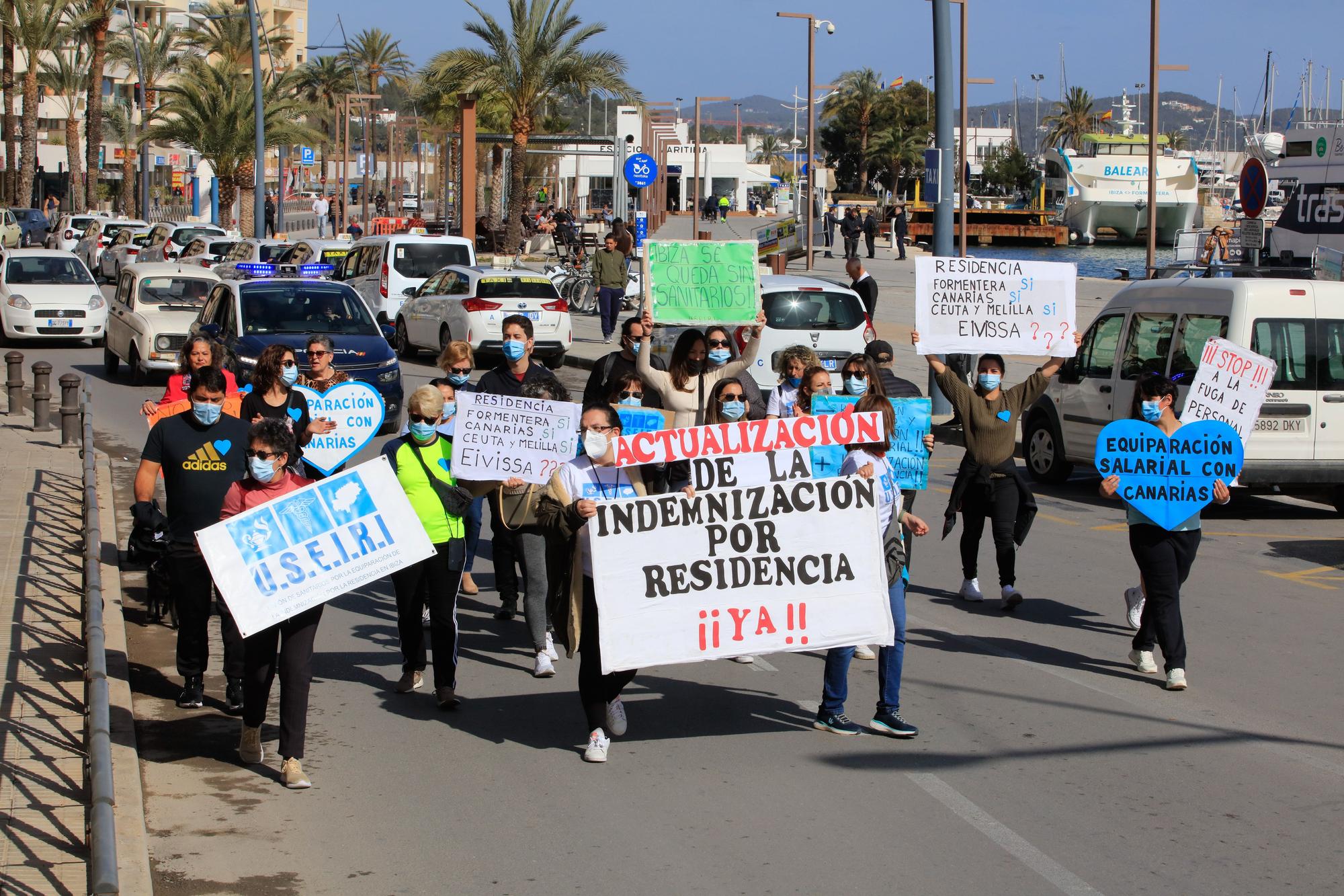 Manifestación de sanitarios por el plus de residencia en Ibiza