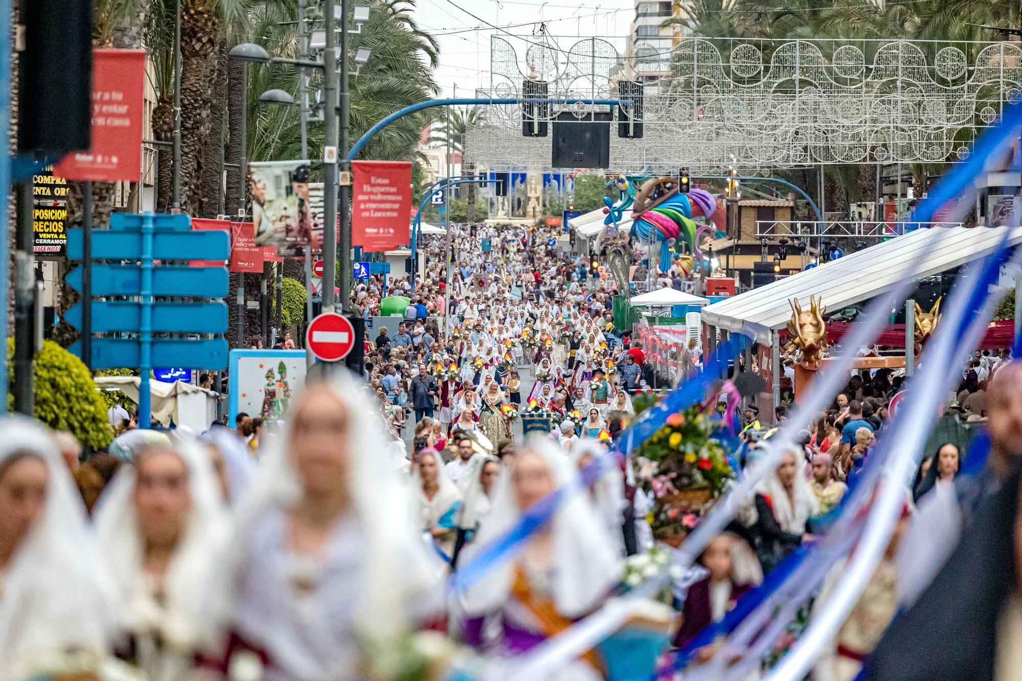 La Ofrenda de flores de las Hogueras 2022 en imágenes