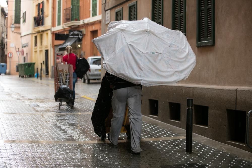 Jornada en Palma marcada por la lluvia