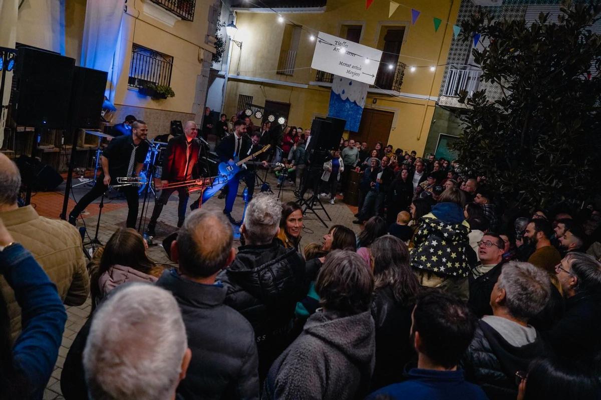 El Porrat de Sant Blai de Potries sempre és un èxit; El poble, de gom a gom