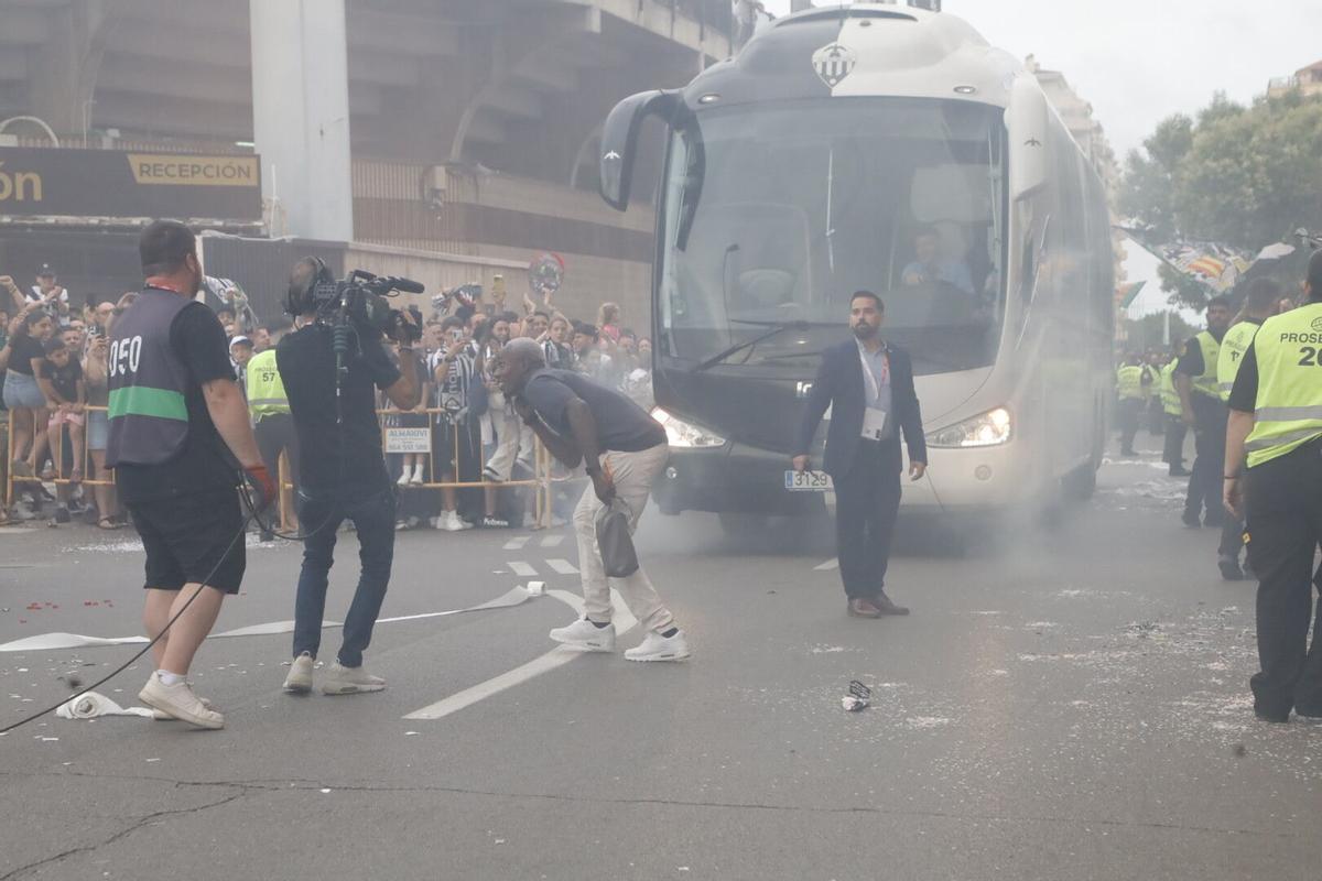 Galería | El recibimiento al autobús del Castellón, en imágenes Galería | El recibimiento al autobús del Castellón, en imágenes