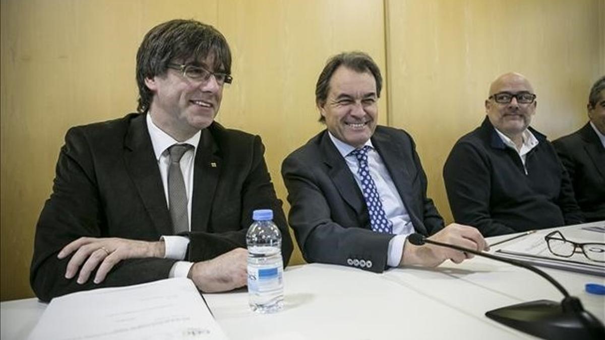 El President Puigdemont y Artur Mas en la reunión de la ejecutiva de Convergència