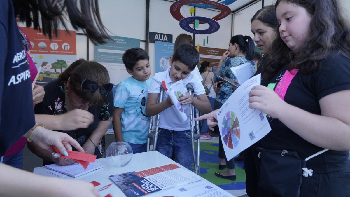 Talleres del Starmus Camp diseñado para niños en las calles de Bratislava, Eslovaquia.