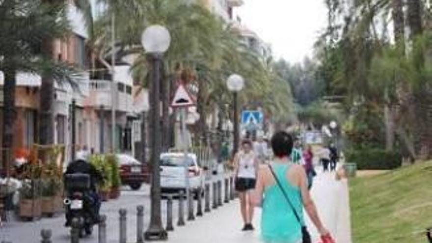 Aspecto actual de la Avenida de Los Pinos en Guardamar.