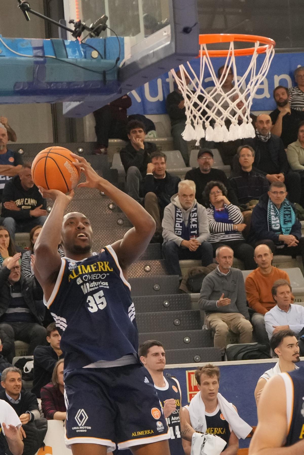 EN IMÁGENES: Así fue la victoria del Alimerka Oviedo Baloncesto en la cancha del Gipuzkoa Basket (79-93)
