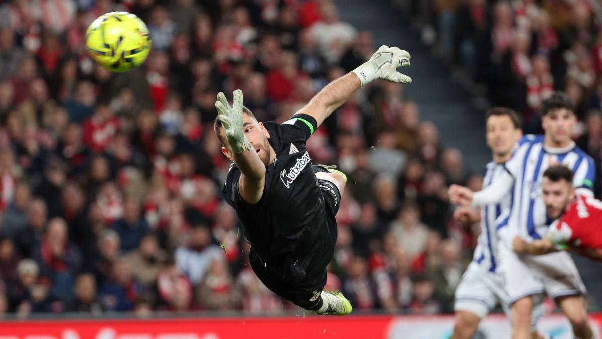 Unai Simón tuvo trabajo en la primera mitad